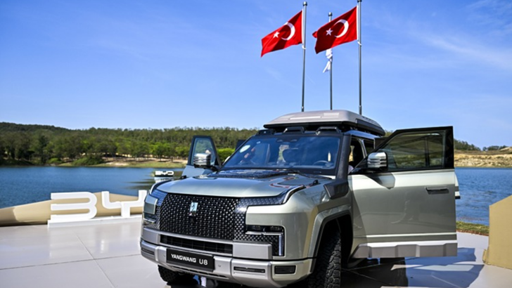 BYD T&uuml;rkiye&rsquo;ye gelecekti direksiyonu oraya kırdı 