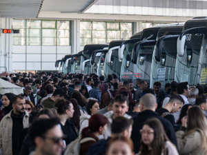 Otogarda &ccedil;ifte bayram hareketliliği: 12 bin ek sefer geliyor
