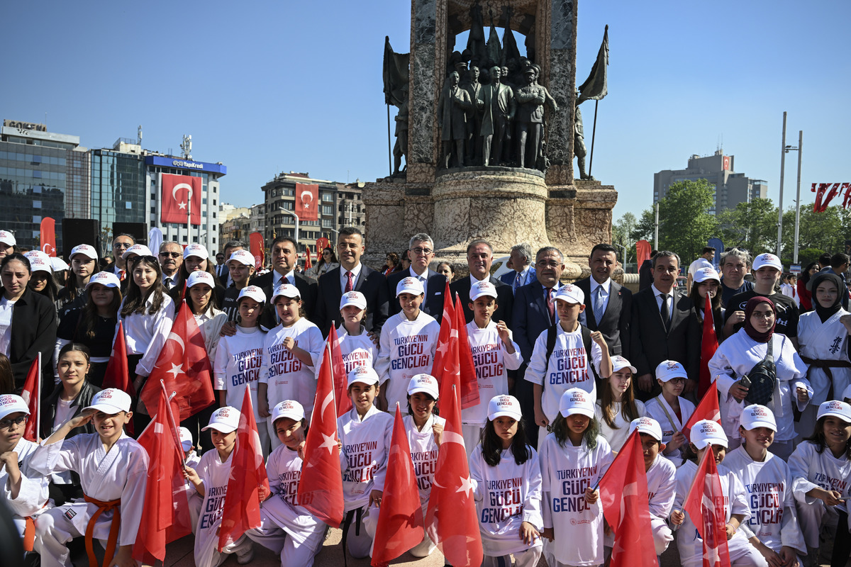 19 Mayıs coşkusu t&uuml;m T&uuml;rkiye de: Bağımsızlık ruhu 107 yaşında, G&ouml;rsel 7