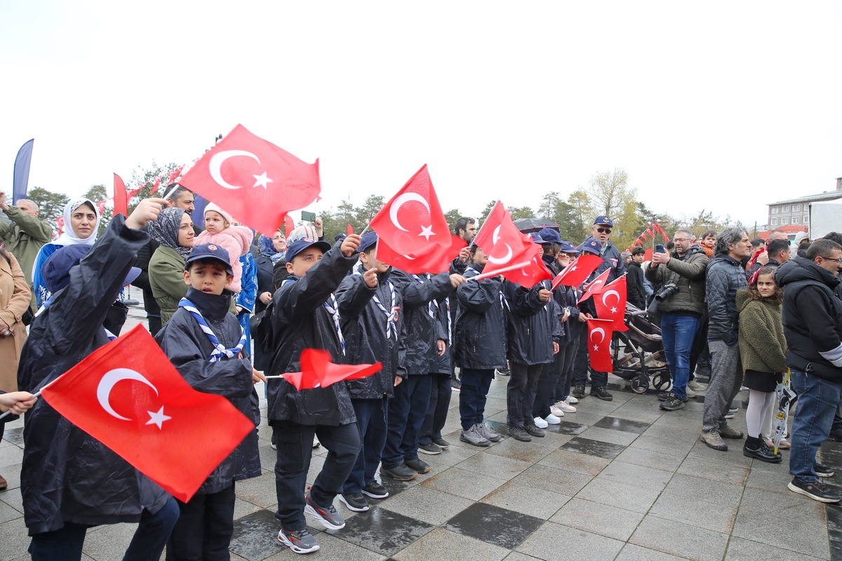 19 Mayıs coşkusu t&uuml;m T&uuml;rkiye de: Bağımsızlık ruhu 107 yaşında, G&ouml;rsel 8