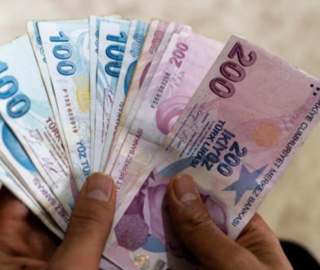 SGK uzmanı "b&uuml;y&uuml;k hak kaybı" diyerek uyardı! Maaşları yarı yarıya d&uuml;ş&uuml;yor