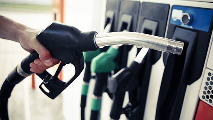 Benzine 3,27 TL indirim bekleniyor ama tabelaya farklı yansıyabilir!