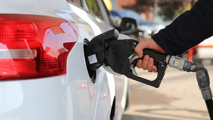Benzine 80 kuruş indirim geldi, tablo değişti! 27 Mayıs g&uuml;ncel fiyatlar