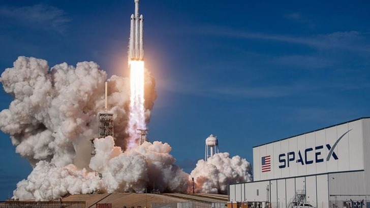 SpaceX halka arzda hedef k&uuml;&ccedil;&uuml;ltt&uuml;: Yeni değerleme 1,8 trilyon dolar