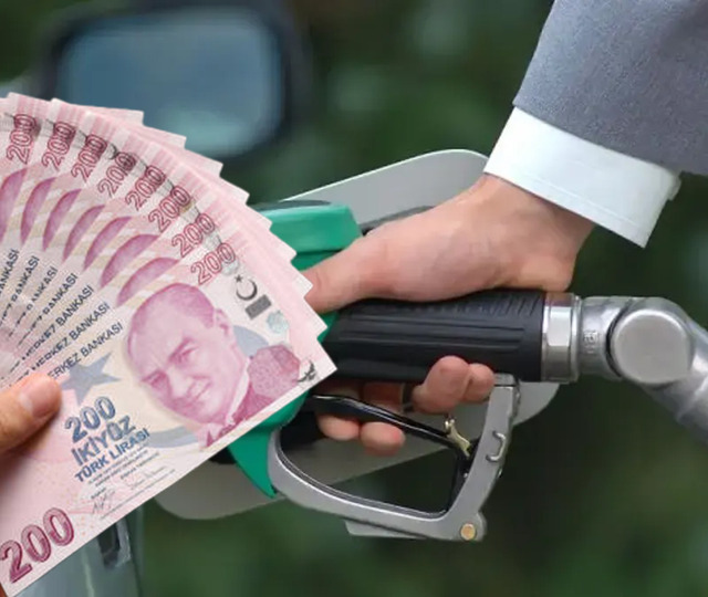 Akaryakıtta &uuml;&ccedil;l&uuml; indirim! Benzin, motorin ve LPG'de yeni fiyatlar