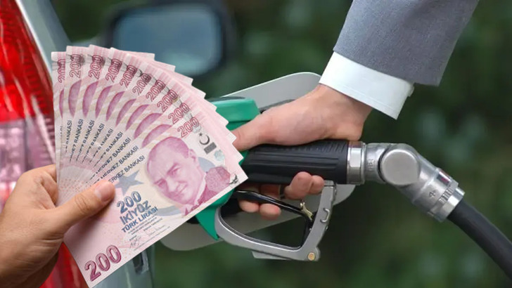 Akaryakıtta &uuml;&ccedil;l&uuml; indirim! Benzin, motorin ve LPG'de yeni fiyatlar