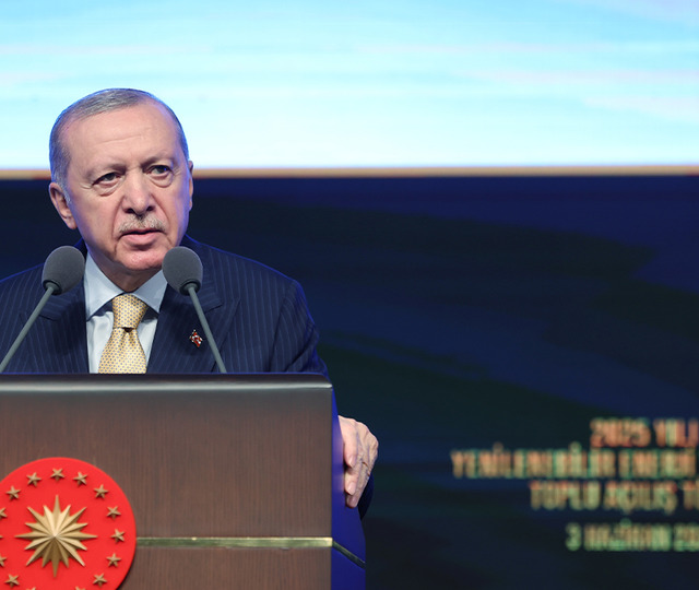 Erdoğan: "Ekonomi şoklara rağmen 23 &ccedil;eyrektir b&uuml;y&uuml;yor"