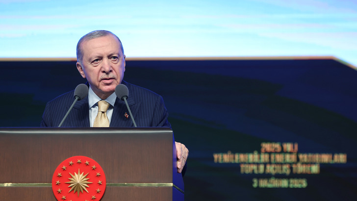 Cumhurbaşkanı Erdoğan "Ekonomi şoklara rağmen 23 &ccedil;eyrektir b&uuml;y&uuml;yor" diyerek a&ccedil;ıkladı