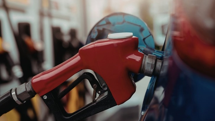 Benzine indirim geldi fiyatlar değişti! Yeni tarife belli oldu 