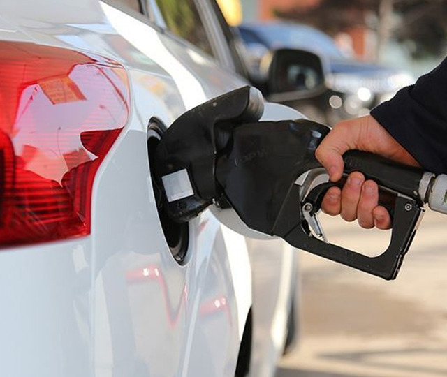 Benzin 64 TL, motorin 67 TL! G&uuml;ncel akaryakıt fiyatları