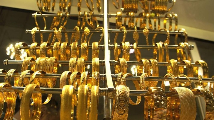 Altın son iki yıllık trende veda mı ediyor? Uzmandan sınırlı beklenti