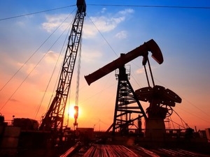 IEA: K&uuml;resel petrol arzı geriledi, talep beklentisi aşağı &ccedil;ekildi