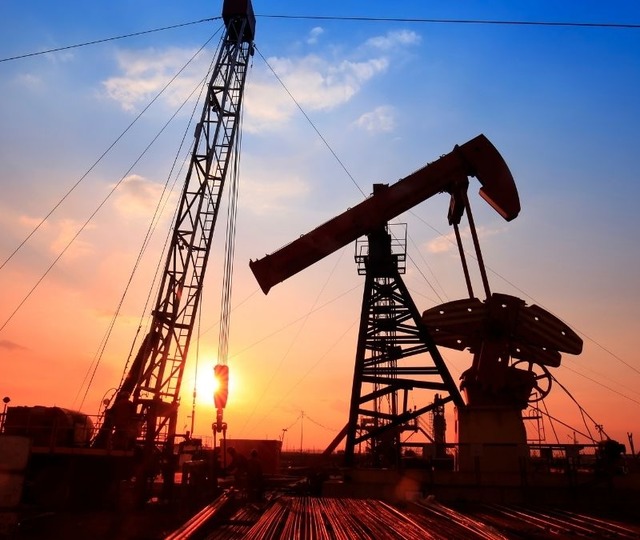 IEA: K&uuml;resel petrol arzı geriledi, talep beklentisi aşağı &ccedil;ekildi