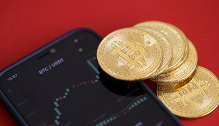 Bitcoin ETF'lerinden rekor çıkış! 1 ayda 6,35 milyar dolar çekildi