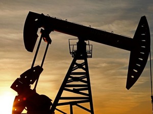 Petrol fiyatlarında d&uuml;ş&uuml;ş s&uuml;r&uuml;yor! H&uuml;rm&uuml;z Boğazı'nda hareketlilik arttı