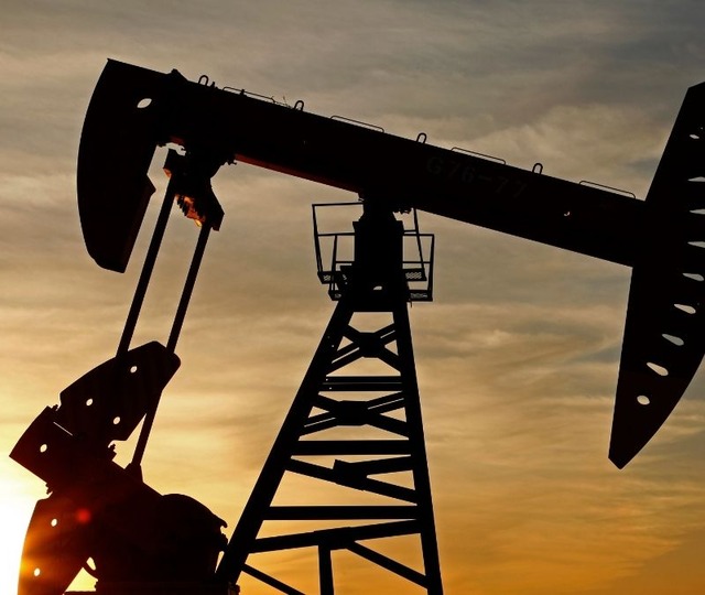Petrol fiyatlarında d&uuml;ş&uuml;ş s&uuml;r&uuml;yor! H&uuml;rm&uuml;z Boğazı'nda hareketlilik arttı