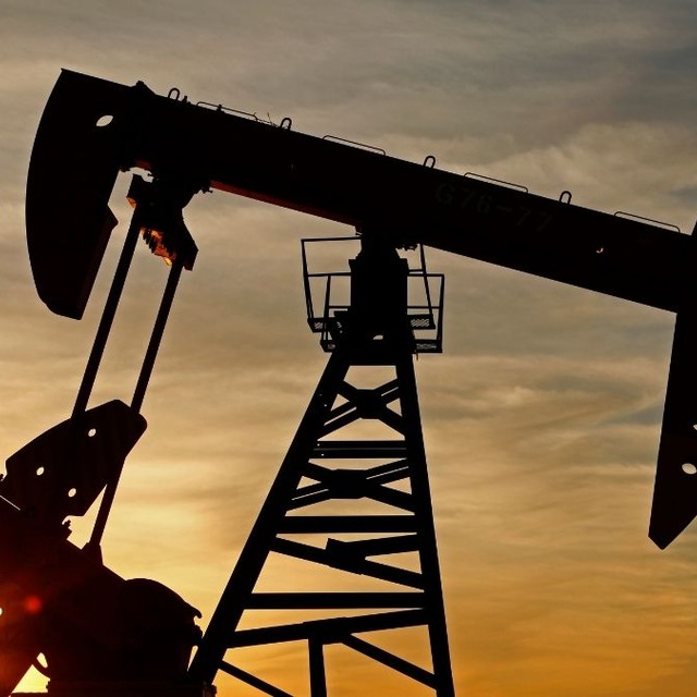 Petrol fiyatlarında d&uuml;ş&uuml;ş s&uuml;r&uuml;yor! H&uuml;rm&uuml;z Boğazı'nda hareketlilik arttı