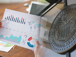 Piyasalar başka, ekonomistler başka d&uuml;ş&uuml;n&uuml;yor! Fed i&ccedil;in yeni tahmin