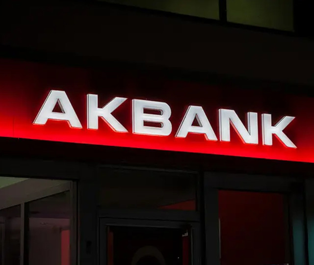 Akbank 3,2 milyar TL'lik kredi alacağını 6 şirkete sattı
