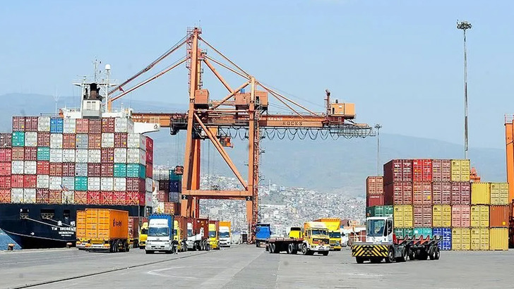 Dış ticaret a&ccedil;ığı %15,6 azaldı! 9 ayın en d&uuml;ş&uuml;k seviyesi g&ouml;r&uuml;ld&uuml;
