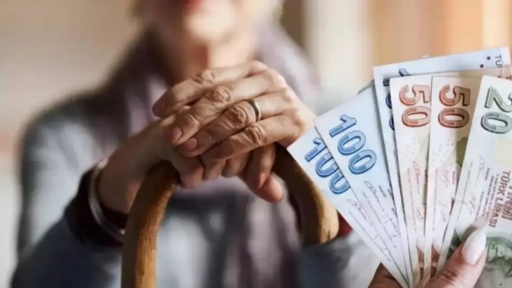 En d&uuml;ş&uuml;k emekli maaşı i&ccedil;in kritik adım! Teklif Meclis'e sunuldu