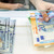 Haftanın son g&uuml;n&uuml;nde dolar ve euro ne kadar? G&uuml;ncel fiyatlar
