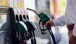 Beklenen zam geldi! Benzin 65 TL'yi, motorin 74 TL'yi aştı