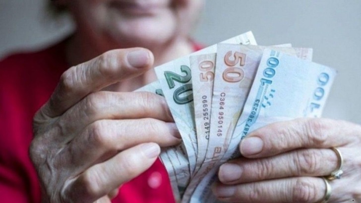 SGK a&ccedil;ıkladı! Bu şartı sağlayanlar yaş beklemeden emekli olabilecek