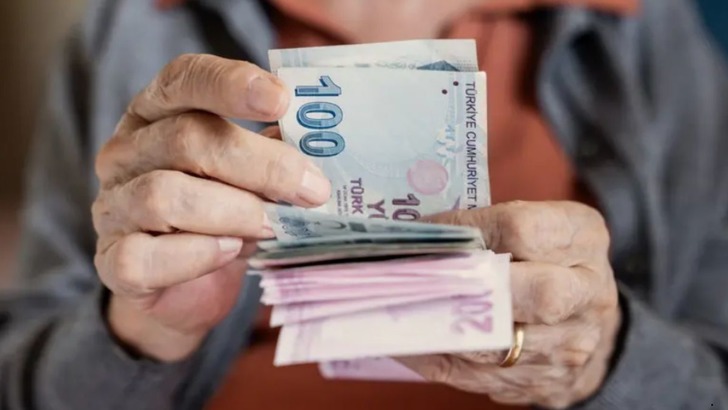 SON DAKİKA I En d&uuml;ş&uuml;k emekli aylığı 23 bin 552 TL oldu! Meclis'ten ge&ccedil;ti