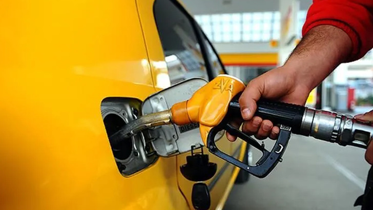 Motorine gece yarısı indirimi! İşte il il g&uuml;ncel akaryakıt fiyatları