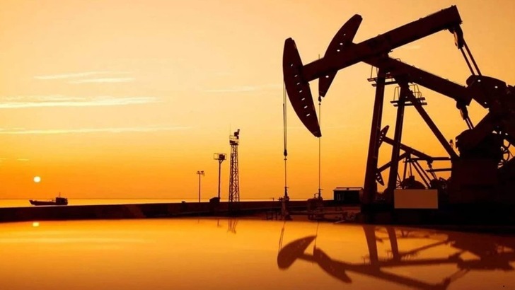 H&uuml;rm&uuml;z Boğazı i&ccedil;in anlaşma sinyali! Petrolde sert satış