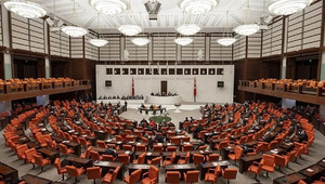 TBMM'den 382 oyla ge&ccedil;ti! Aylıklar artacak, yeni haklar geliyor