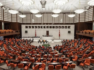TBMM'den 382 oyla ge&ccedil;ti! Aylıklar artacak, yeni haklar geliyor