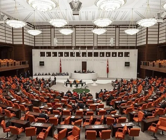 TBMM'den 382 oyla ge&ccedil;ti! Aylıklar artacak, yeni haklar geliyor