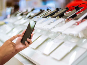 Bug&uuml;n başladı: Cep telefonlarına g&uuml;mr&uuml;kte ek maliyet!