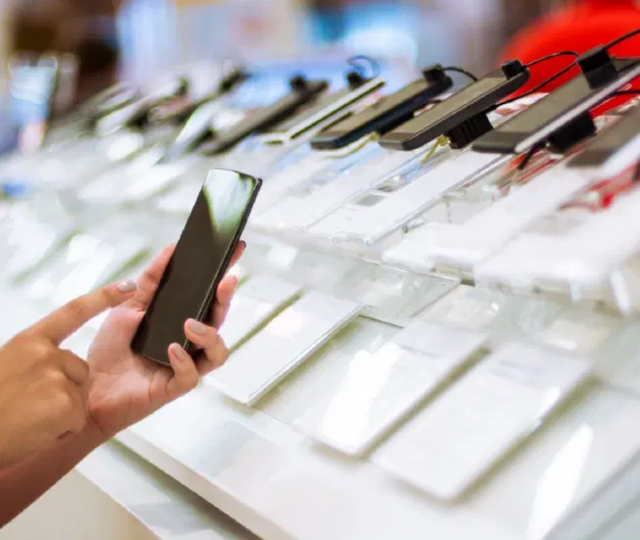 Bug&uuml;n başladı: Cep telefonlarına g&uuml;mr&uuml;kte ek maliyet!