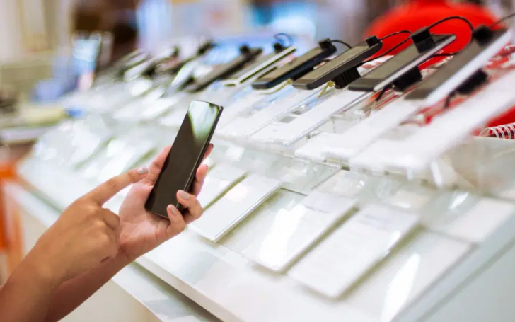 Bug&uuml;n başladı: Cep telefonlarına g&uuml;mr&uuml;kte ek maliyet!