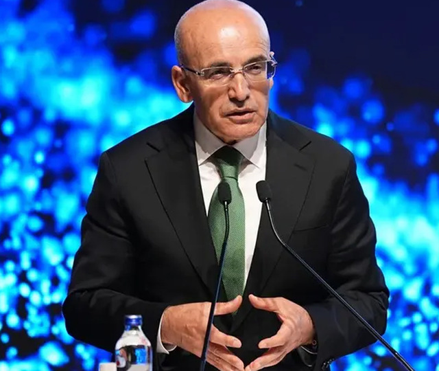 Bakan Şimşek'ten sanayide d&ouml;n&uuml;ş&uuml;m mesajı: G&uuml;&ccedil;l&uuml; artışa dikkat &ccedil;ekti