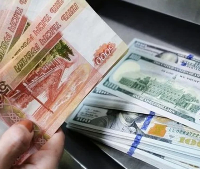 Bankalar el koyar korkusu: Vatandaşlar t&uuml;m parasını &ccedil;ekti!