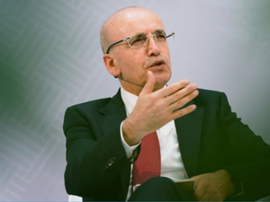 Bakan Şimşek'ten akaryakıt a&ccedil;ıklaması: Motorinde sınırlandırılıyor!
