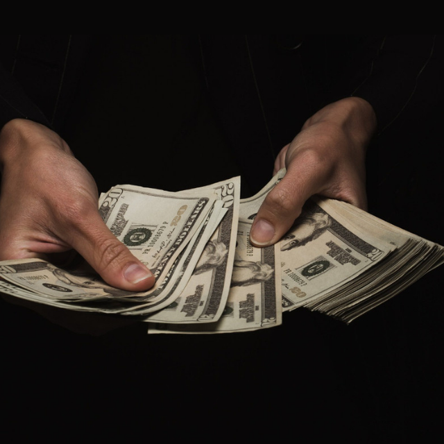 351,6 milyon dolar i&ccedil;eride kaldı: Para &ccedil;ekme işlemleri donduruldu