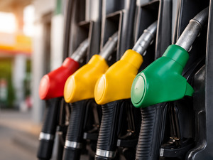 Benzine zam geldi, tabela değişti! 25 ağustos g&uuml;ncel akaryakıt fiyatları