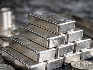 BofA'dan g&uuml;ndem yaratan g&uuml;m&uuml;ş tahmini! &Ouml;nce sert d&uuml;şecek sonrası zirve