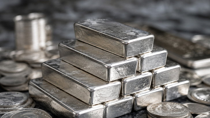 BofA'dan g&uuml;ndem yaratan g&uuml;m&uuml;ş tahmini! &Ouml;nce sert d&uuml;şecek sonrası zirve