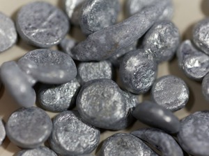 Herkes altını konuşurken o metal sessiz sedasız zirveye koşuyor