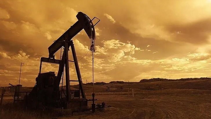 H&uuml;rm&uuml;z'de tansiyon zirvede! Brent petrol 90 doları ge&ccedil;ti