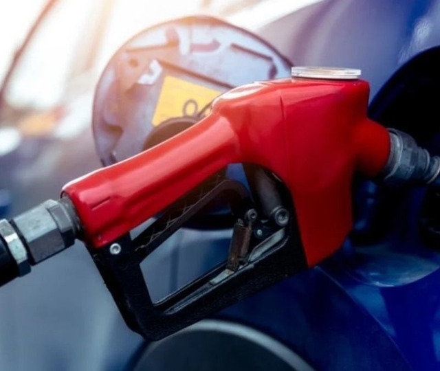 Benzinin ardından motorine de b&uuml;y&uuml;k zam geliyor