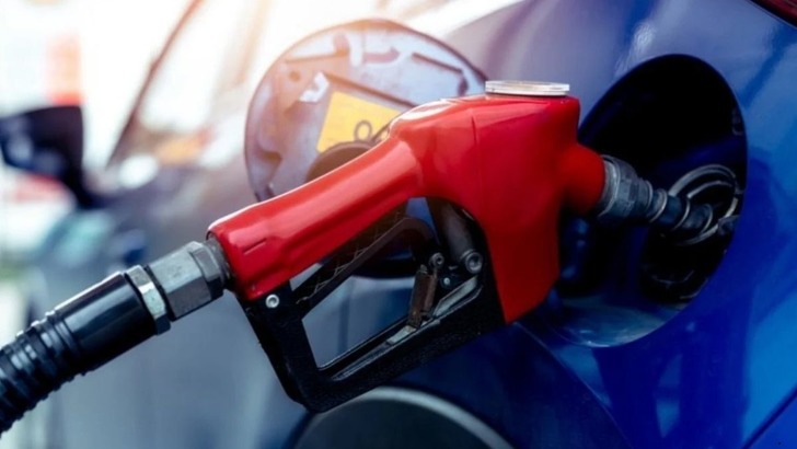 Benzinin ardından motorine de b&uuml;y&uuml;k zam geliyor