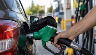 Motorinde tarihi eşik: Litre fiyatı ilk kez 100 TL'yi geçti