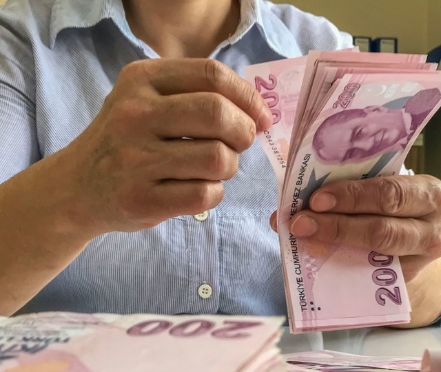 Memur ve emekli maaşları i&ccedil;in yeni hesap! 4 senaryoda rakamlar belli